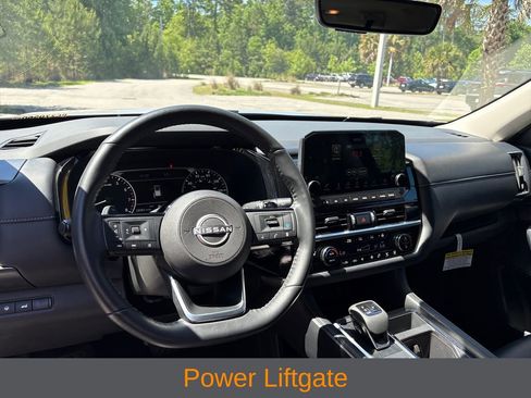 Used 2023 Nissan Pathfinder SL AWD/4WD image 9