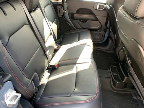 Used 2025 Jeep Wrangler Unlimited Rubicon image 28