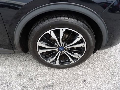 Certified 2021 Ford Escape SE w/ SE Sport Appearance Package image 9