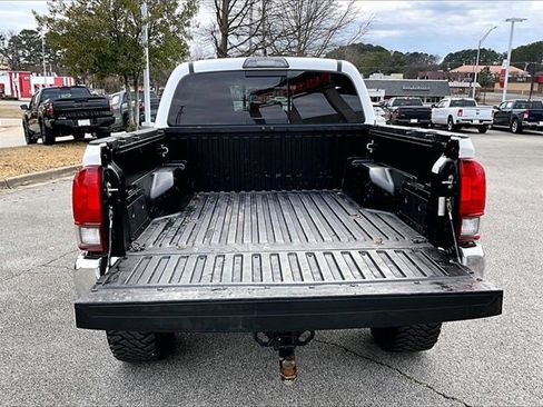 Used 2018 Toyota Tacoma SR5 image 30