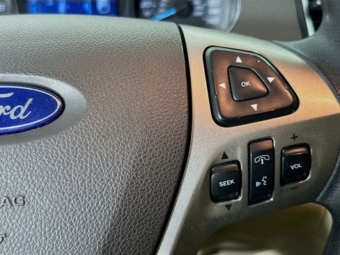 Used 2016 Ford Taurus SE image 14