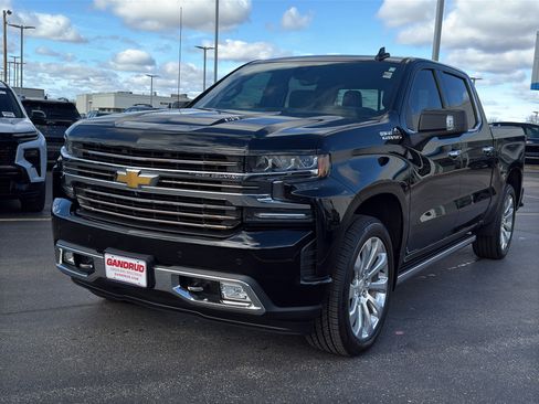 Used 2019 Chevrolet Silverado 1500 High Country w/ Technology Package image 2