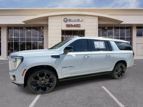 Certified 2026 GMC Yukon XL Denali w/ Denali Reserve Package AWD/4WD image 7
