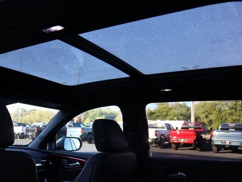 New 2026 Chevrolet Traverse Z71 w/ Enhanced Driving Package image 3