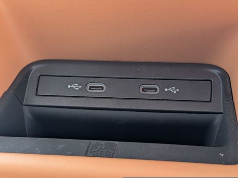 Used 2025 Volkswagen ID. Buzz Pro S Plus RWD image 29