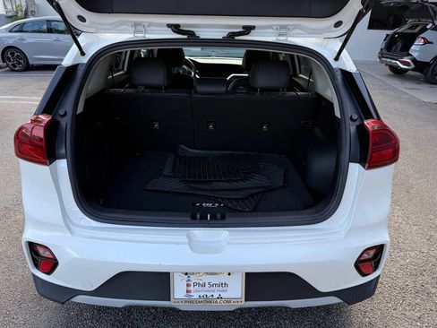 Certified 2022 Kia Niro Touring Special Edition FWD image 7