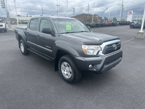 Used 2015 Toyota Tacoma 4x4 Double Cab w/ SR5 Package image 2