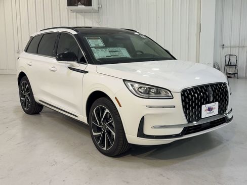 New 2026 Lincoln Corsair Grand Touring AWD/4WD image 3