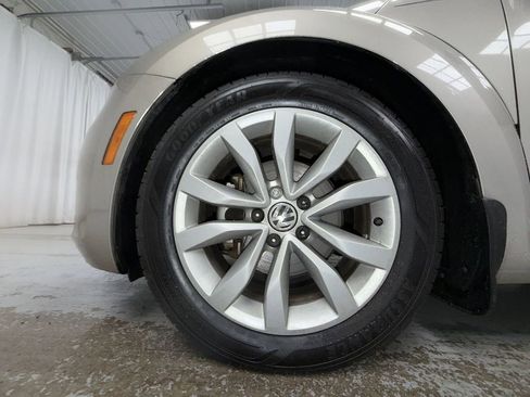 Used 2015 Volkswagen Beetle TDI FWD image 9
