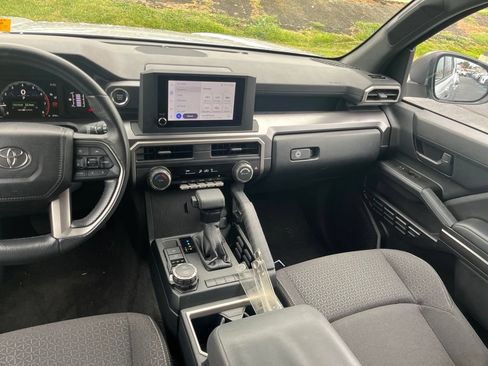 Used 2025 Toyota 4Runner SR5 AWD/4WD image 28