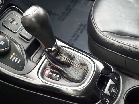 Used 2017 Jeep Compass Limited w/ Navigation Group image 23