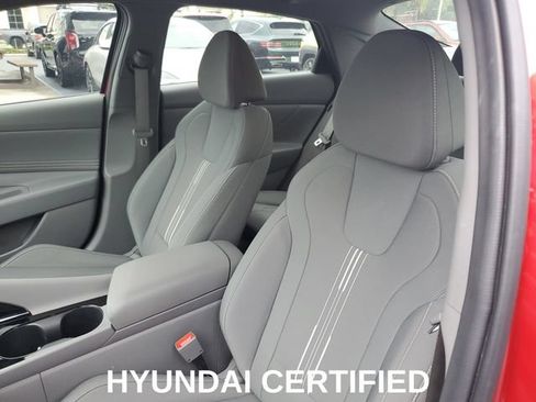 Certified 2025 Hyundai Elantra SEL FWD image 11