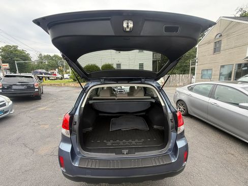 Used 2013 Subaru Outback 2.5i Premium w/ All-Weather Pkg AWD/4WD image 18
