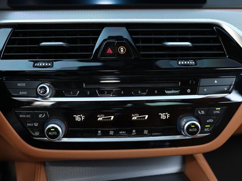 Used 2019 BMW M550i xDrive image 36