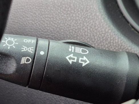 Used 2012 Nissan Versa 1.8 S w/ Plus Pkg FWD image 7