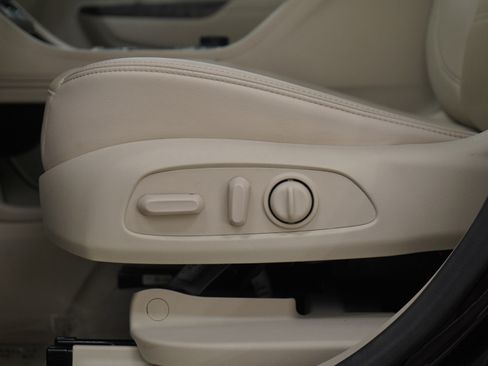 Used 2021 GMC Acadia Denali w/ GMC Pro Grade Package image 22