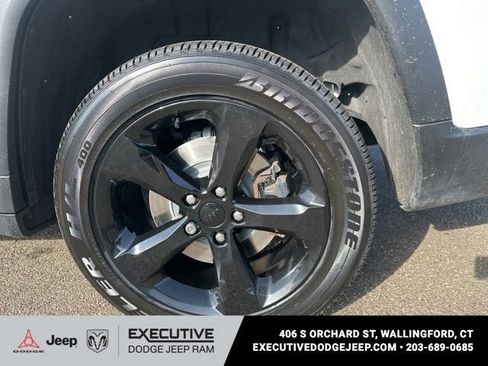 Used 2023 Jeep Grand Cherokee L Laredo AWD/4WD image 13