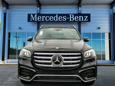 New 2026 Mercedes-Benz GLS 580 4MATIC image 2