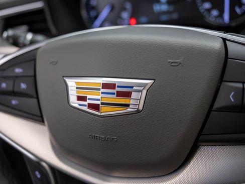 Certified 2025 Cadillac XT5 Premium Luxury w/ LPO, Floor Liner Package AWD/4WD image 23