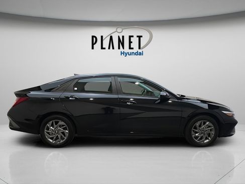 Certified 2025 Hyundai Elantra Hybrid FWD image 7