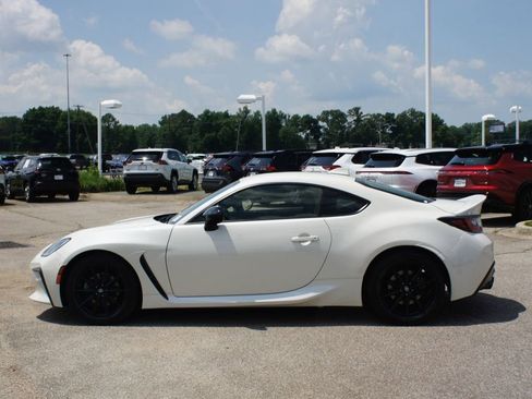 Used 2023 Toyota GR86 Premium w/ ALL Weather Mat Package (TMS) RWD image 5