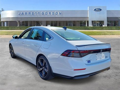 Used 2025 Honda Accord Sport image 3