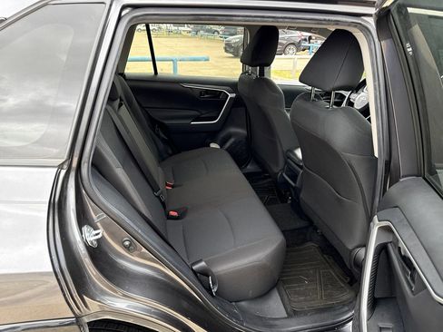Used 2021 Toyota RAV4 LE FWD image 12