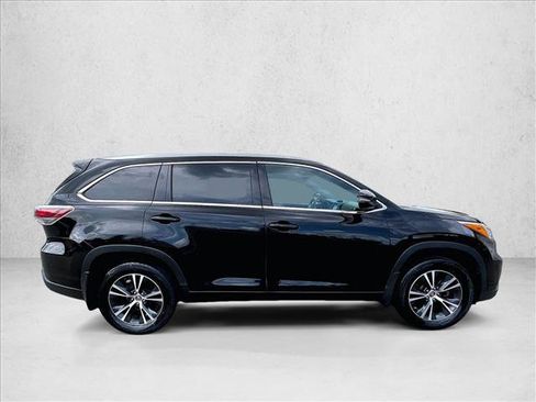 Used 2016 Toyota Highlander XLE AWD/4WD image 5