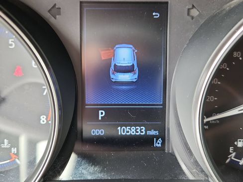 Used 2019 Toyota C-HR XLE FWD image 22