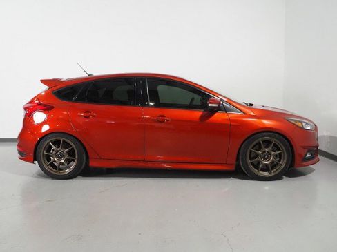 Used 2018 Ford Focus ST image 4