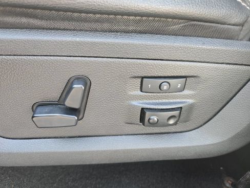 Used 2018 RAM 1500 Laramie AWD/4WD image 17