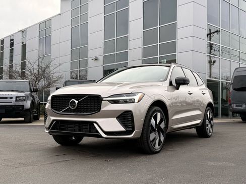 Used 2025 Volvo XC60 T8 Plus w/ Protection Package Premier image 2