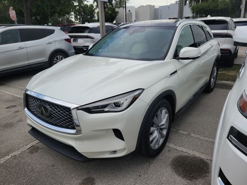 Used 2019 INFINITI QX50 Essential w/ Proactive Package FWD image 2