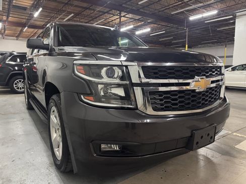 Used 2017 Chevrolet Suburban LT RWD image 5