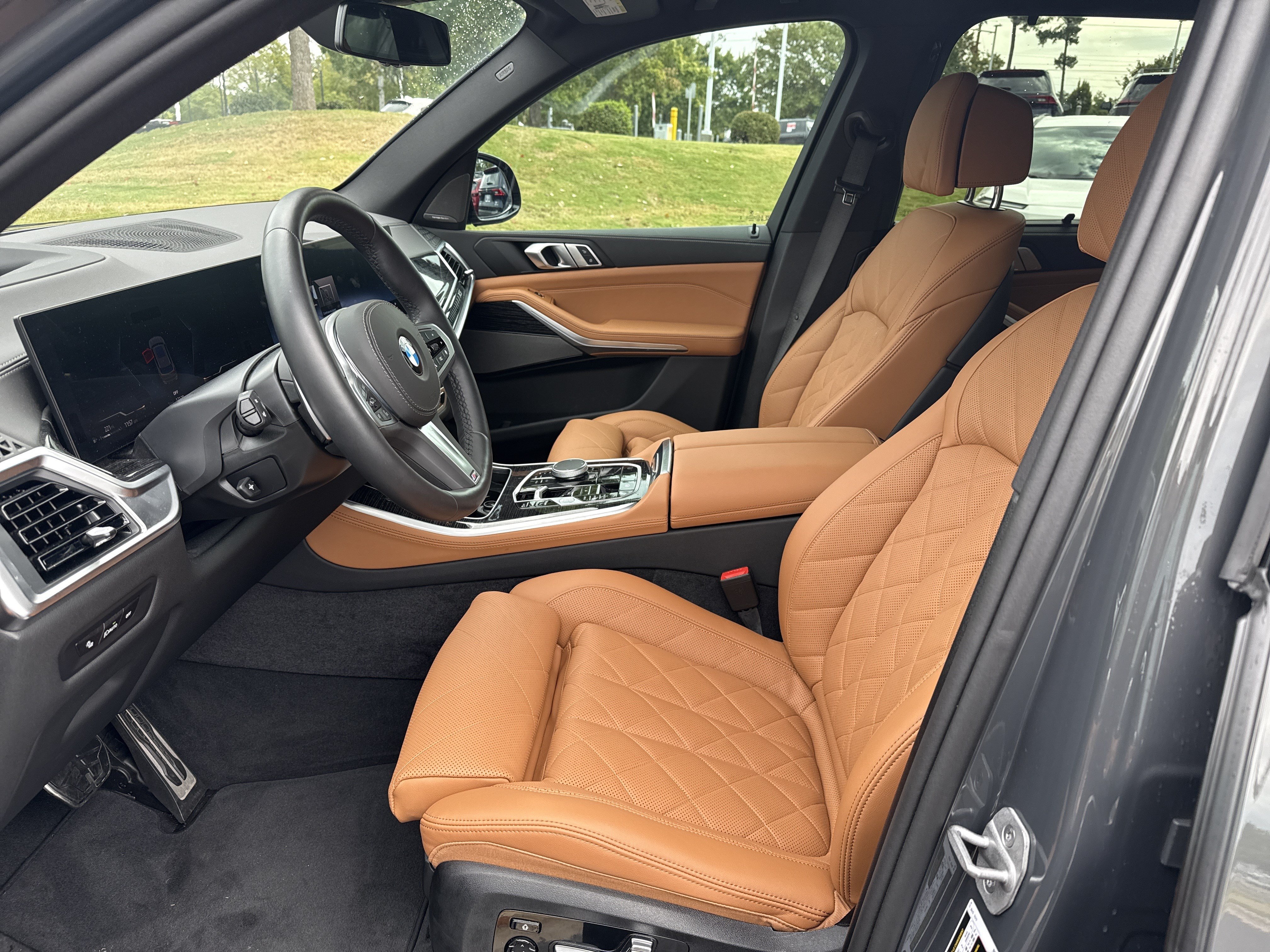 Used 2026 BMW X5 xDrive40i w/ M Sport Package AWD/4WD image 13