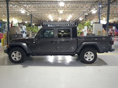 Used 2020 Jeep Gladiator Sport w/ Quick Order Package 23S AWD/4WD image 16