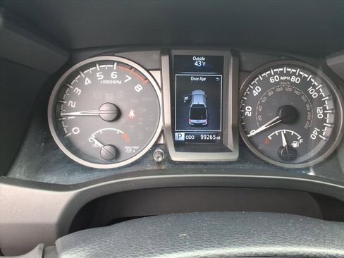 Used 2019 Toyota Tacoma TRD Off-Road image 23