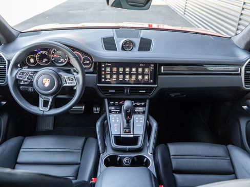 Used 2023 Porsche Cayenne Turbo image 11