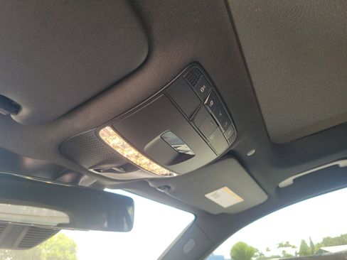 Used 2022 Mercedes-Benz GLC 43 AMG 4MATIC image 32