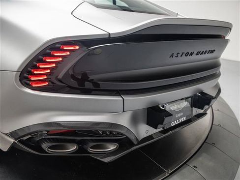 Used 2025 Aston Martin Vanquish RWD image 39