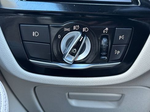 Used 2019 BMW 530e w/ M Sport Package image 30