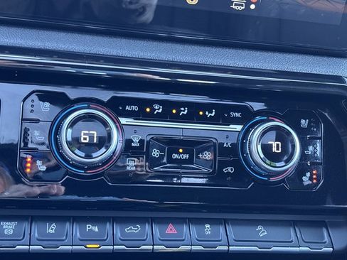 Used 2024 GMC Sierra 2500 AT4 w/ AT4 Premium Plus Package image 42