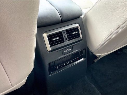 Used 2025 MAZDA CX-70 3.3 Turbo w/ Preferred Package image 17