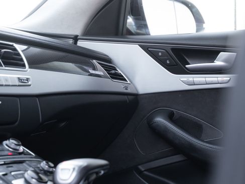 Used 2013 Audi S8 4.0T image 16