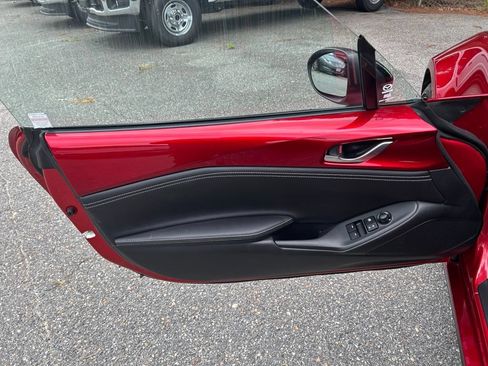 Used 2025 MAZDA MX-5 Miata Club RWD image 14