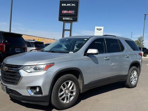 Used 2018 Chevrolet Traverse LT FWD image 1