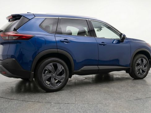 Used 2025 Nissan Rogue SV FWD image 9