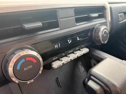 Used 2024 Toyota Tacoma TRD Off-Road image 27