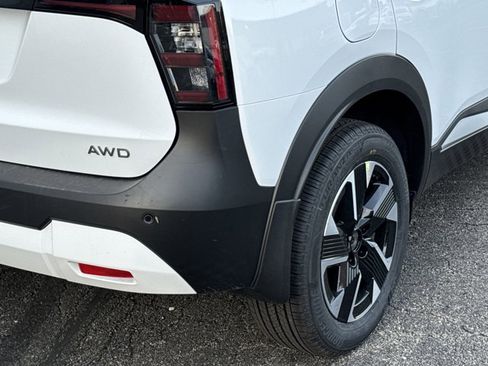 New 2025 Nissan Kicks SV image 13