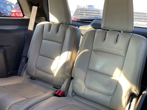 Used 2013 Ford Explorer XLT image 21